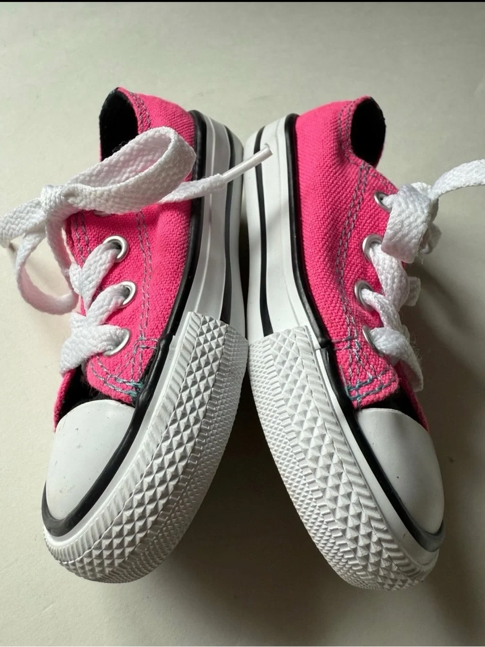 Chuck Taylor Neon Pink Toddler SIZE 5 All-Star Low Top (754835F)-NWOB